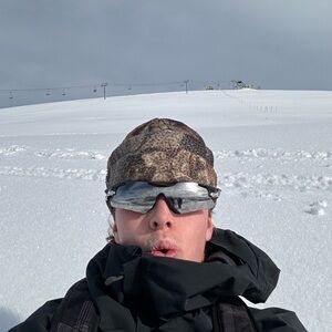 Meet your Posher, Ethan